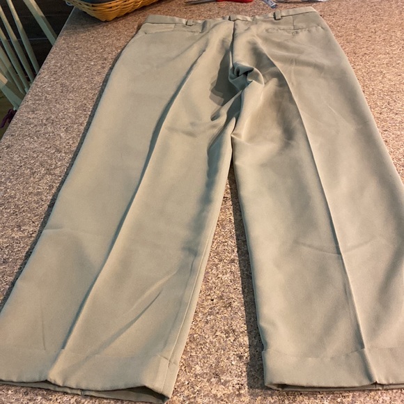 Docker’s Golf Khaki Tan Pants Pleated and Cuffed Bottoms W34 x L30 - Picture 13 of 16